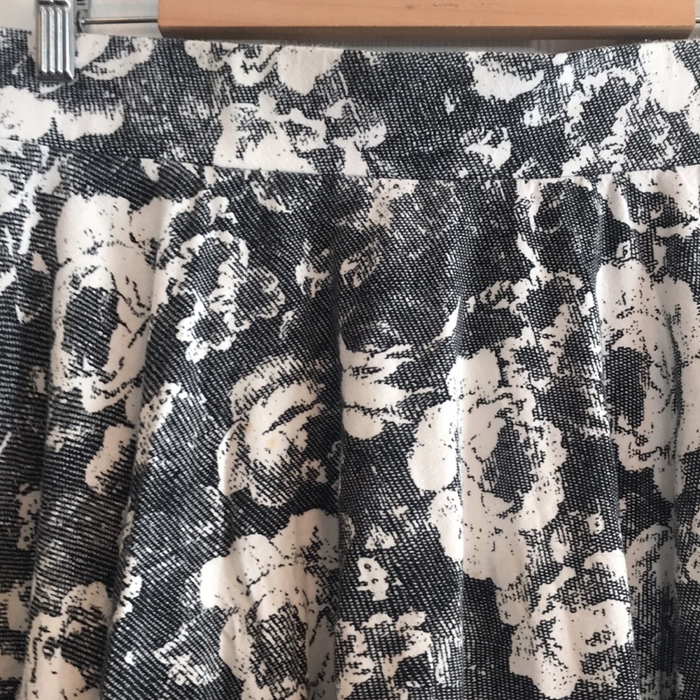 Pins & Needles brand size L elastic waist skirt - Picture 2 of 4
